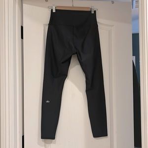COPY - High Waist, Airlift, 7/8, Alo leggings. Black color.